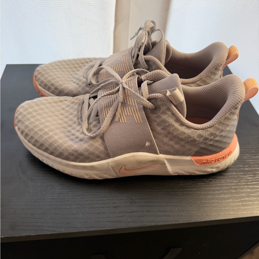 Nike Free RN Sneakers – Women’s 8